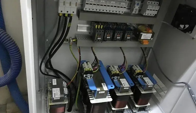  Energia bierna pojemnościowa i indukcyjna - czym jest i jak obliczyć?